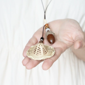 A Lightweight Handmade Necklace Inspired by Summer Adventures and Natural Living