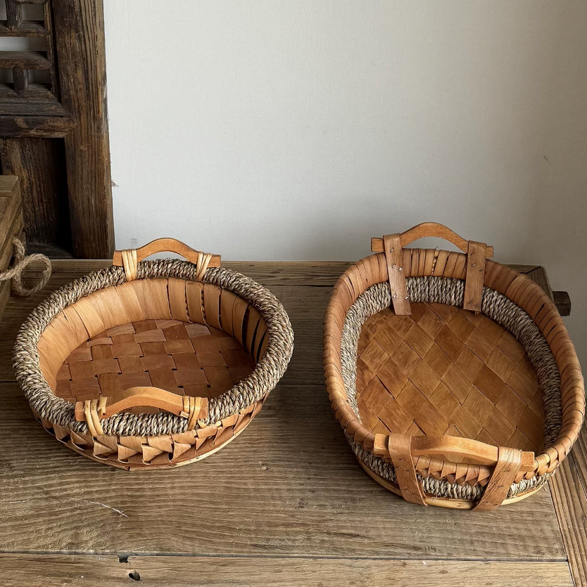 A Versatile Woven Basket for Everyday Dining and Natural Home Styling