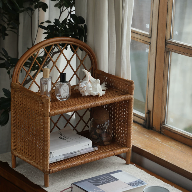 A Beautiful Two-Level Storage Solution Combining Natural Craftsmanship and Everyday Functionality