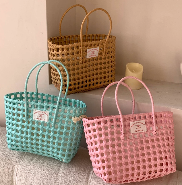A Colorful Handcrafted Tote Designed for Sunny Days and Everyday Adventures