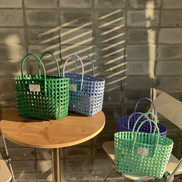 A Colorful Handcrafted Tote Designed for Sunny Days and Everyday Adventures