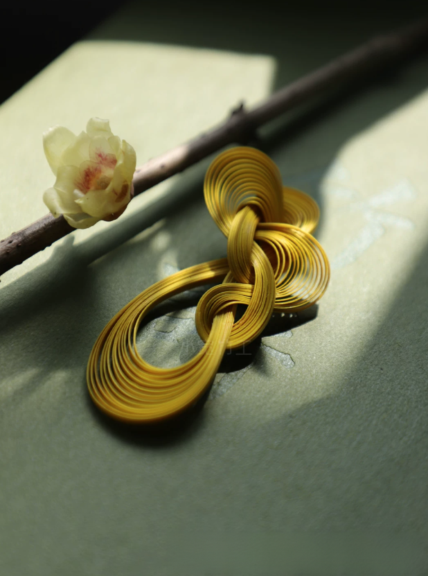 Handwoven Bamboo Brooch – Artisan Statement Pin with Traditional Bamboo Craftsmanship