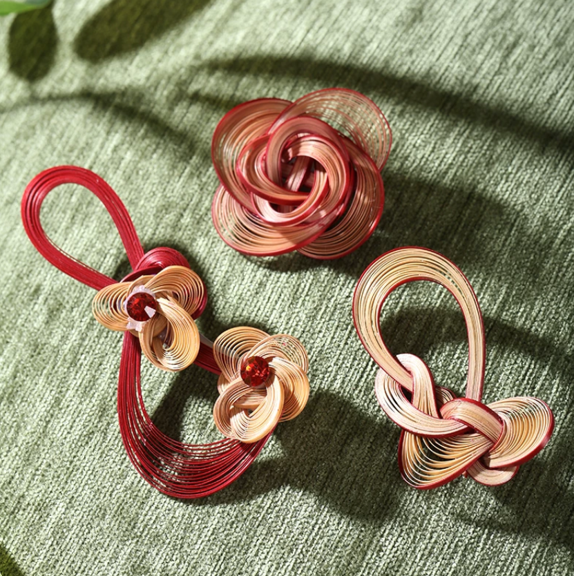 Handwoven Bamboo Knot Brooch – Traditional Artisan Pin for Wedding, Qipao & Elegant Style